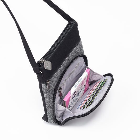 Grab and Go Pouch with Double Leaf Motif Black