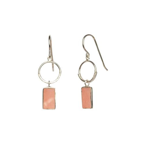 Quartz rose taillé à la main avec boucle d'oreille cercle martelé à la main