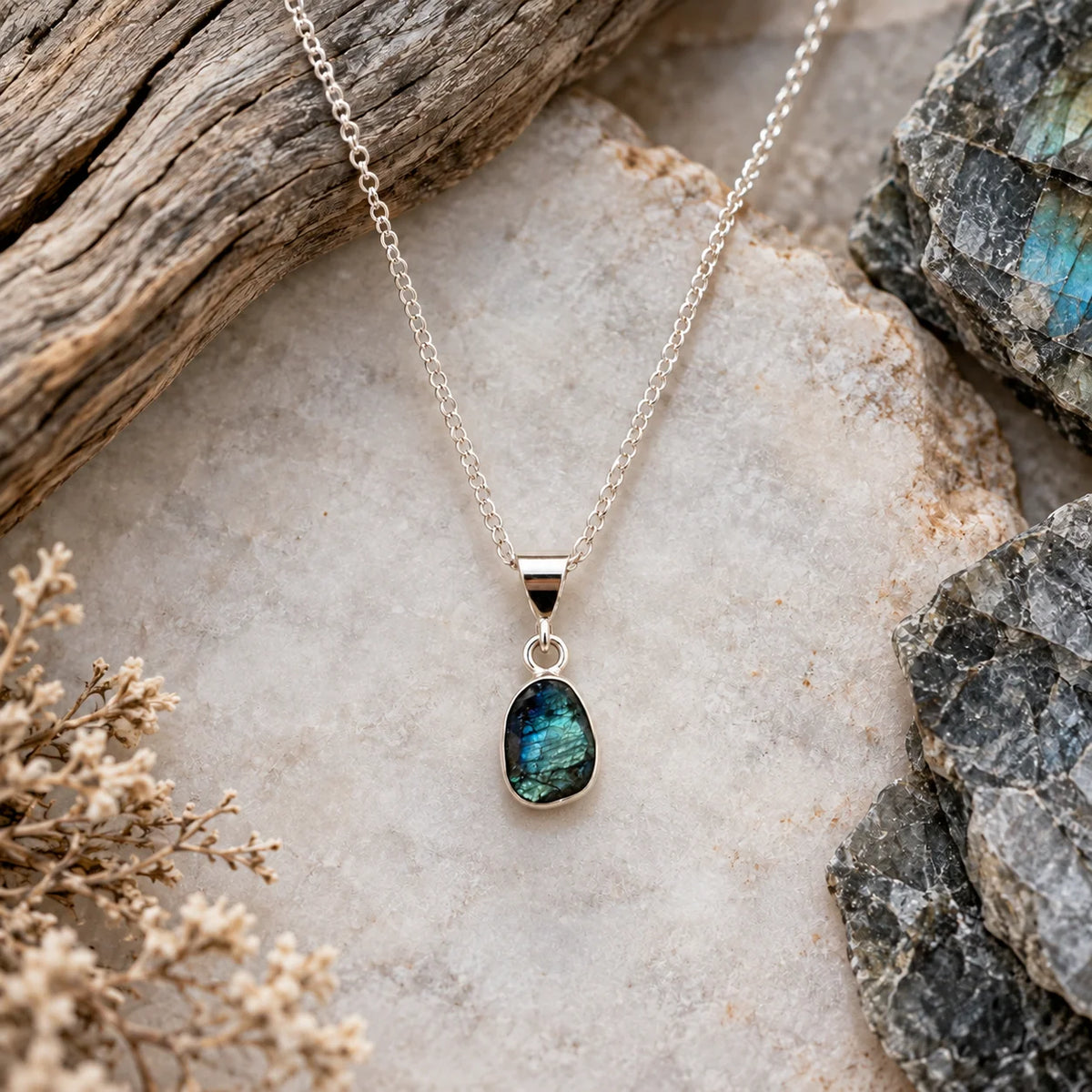 Poco Necklace
