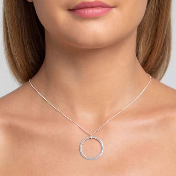 Classic Mimi Medium Circle Necklace