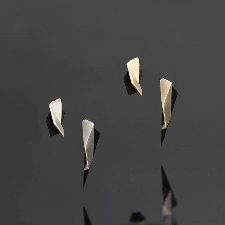Kiri Asymmetrical Ear Jackets (Silver Black)